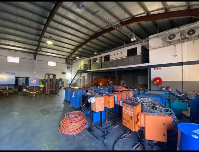 1,111M² WAREHOUSE TO LET IN PAARDEN EILAND